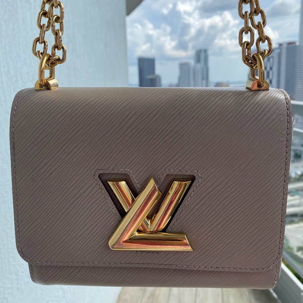 Authentic Louis Vuitton EPI Twist Lock Gold Chain Crossbody Handbag Beig…